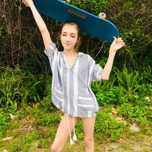 Roxy gray and white beach cover up